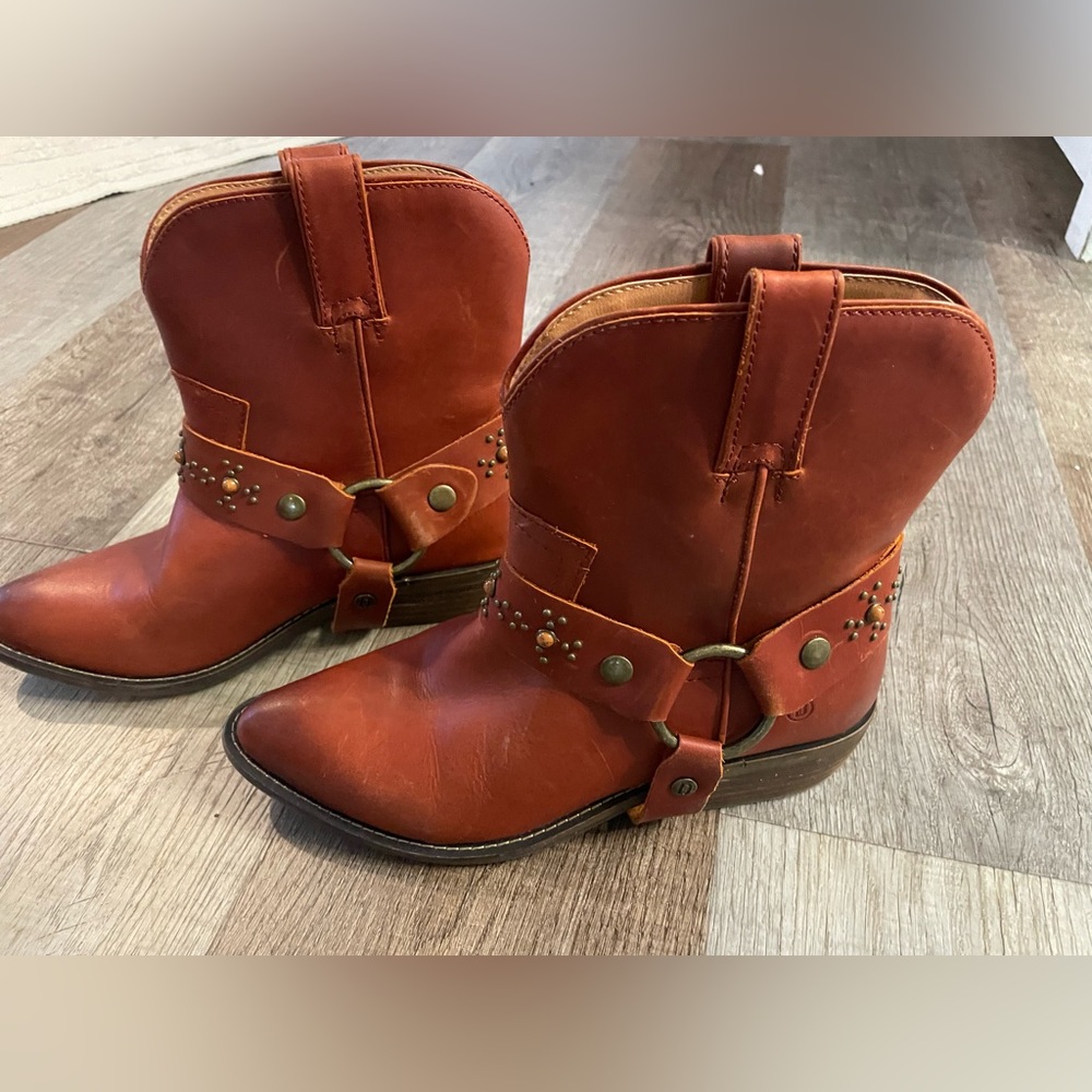 Dingo Leather Silverada Studded Strap Cowboy Boots 8.5